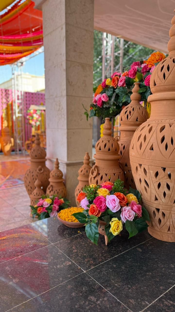 Sharjah — Decorations services: Mehndi Swing Setup Pink Lattice 4